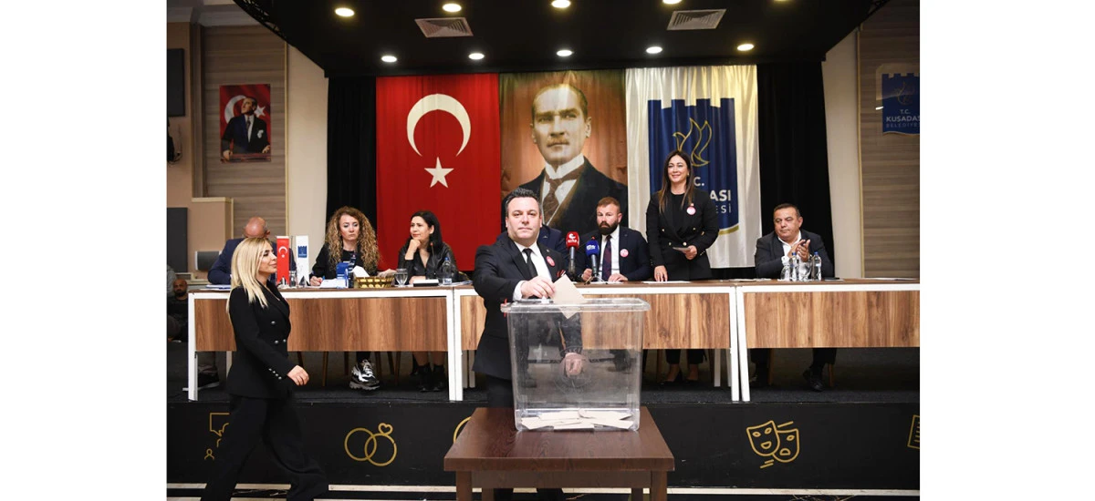 KUŞADASI BELEDİYESİ MECLİSİ&rsquo;NDE OLAĞAN &Uuml;ST&Uuml; TOPLANTI,  BAŞKAN VEKİLLİĞİNE TAHSİN DEMİRTAŞ SE&Ccedil;İLDİ