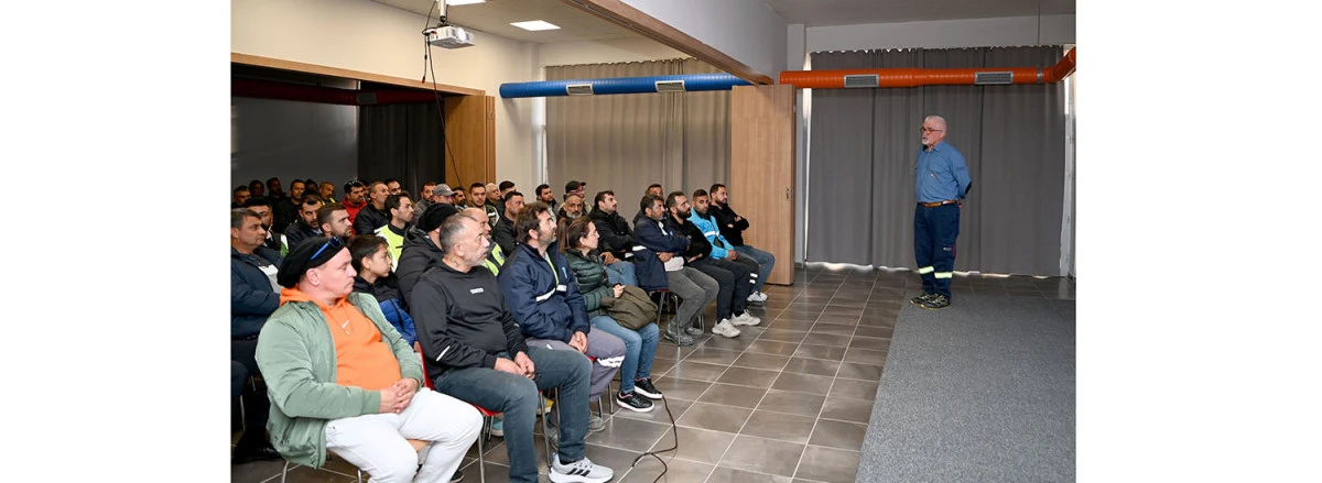 KUŞADASI BELEDİYESİ TEMİZLİK İŞLERİ MÜDÜRLÜĞÜ PERSONELİNE ‘GÜVENLİ SÜRÜŞ EĞİTİMİ’ 