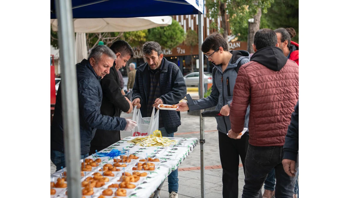 KUŞADASI BELEDİYESİ'NDEN 6 Şubat DEPREM ŞEHİTLERİ İ&Ccedil;İN KUR'AN VE LOKMA HAYRI