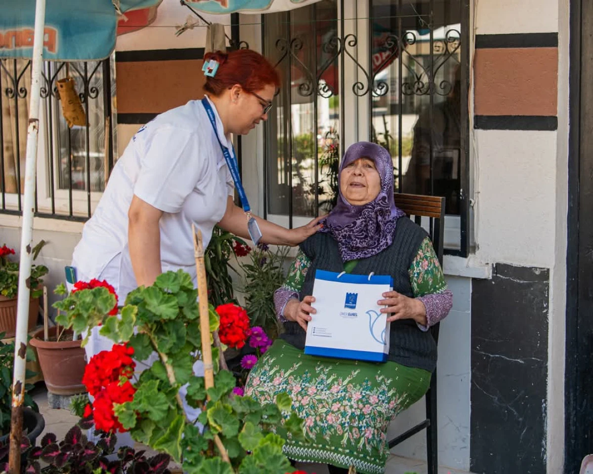 KUŞADASI BELEDİYESİ’NDEN ANNELERE ANLAMLI ZİYARET