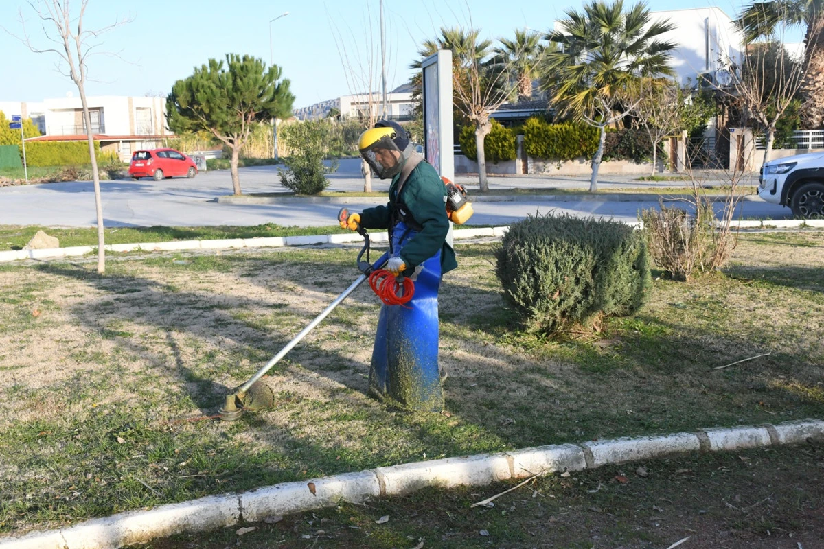 KUŞADASI BELEDİYESİ&rsquo;NDEN BAKIM HAMLESİ: UZUN S&Uuml;REDİR İHMAL EDİLEN PARKLAR YENİLENİYOR