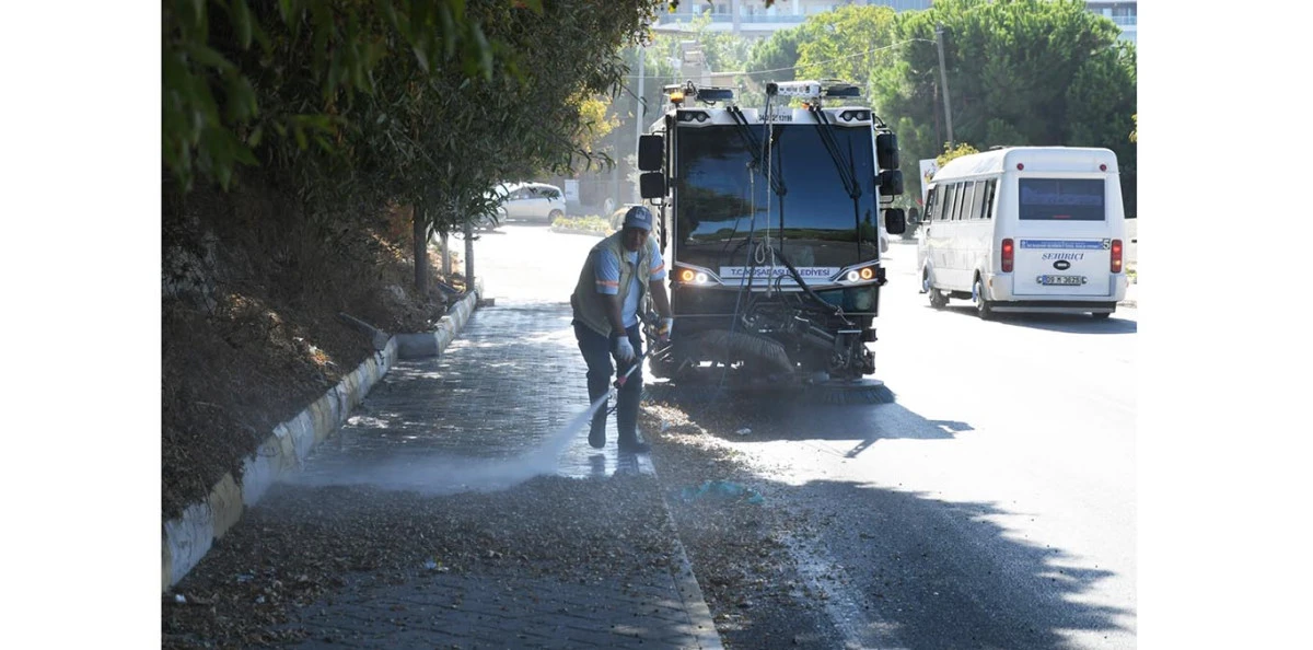 KUŞADASI BELEDİYESİ&rsquo;NDEN KADINLAR DENİZİ KAVŞAĞI&rsquo;NDAN  G&Uuml;VERCİNADA&rsquo;YA UZANAN TİTİZ &Ccedil;ALIŞMA