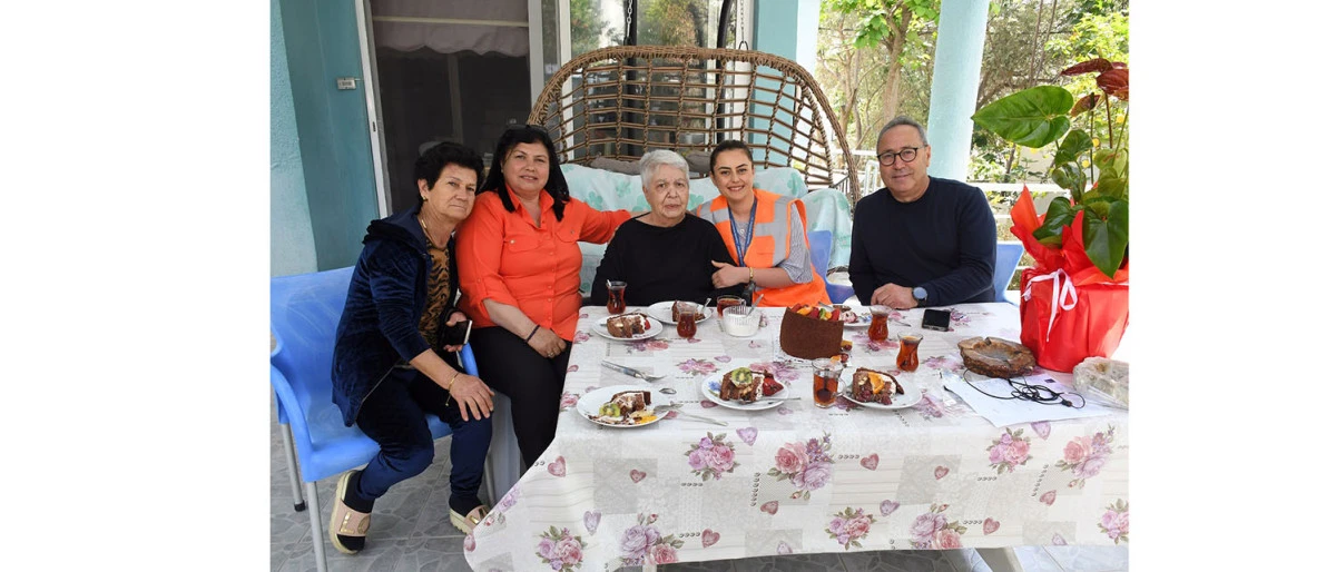 KUŞADASI BELEDİYESİ’NDEN SÜRPRİZ 80’İNCİ YAŞ KUTLAMASI 