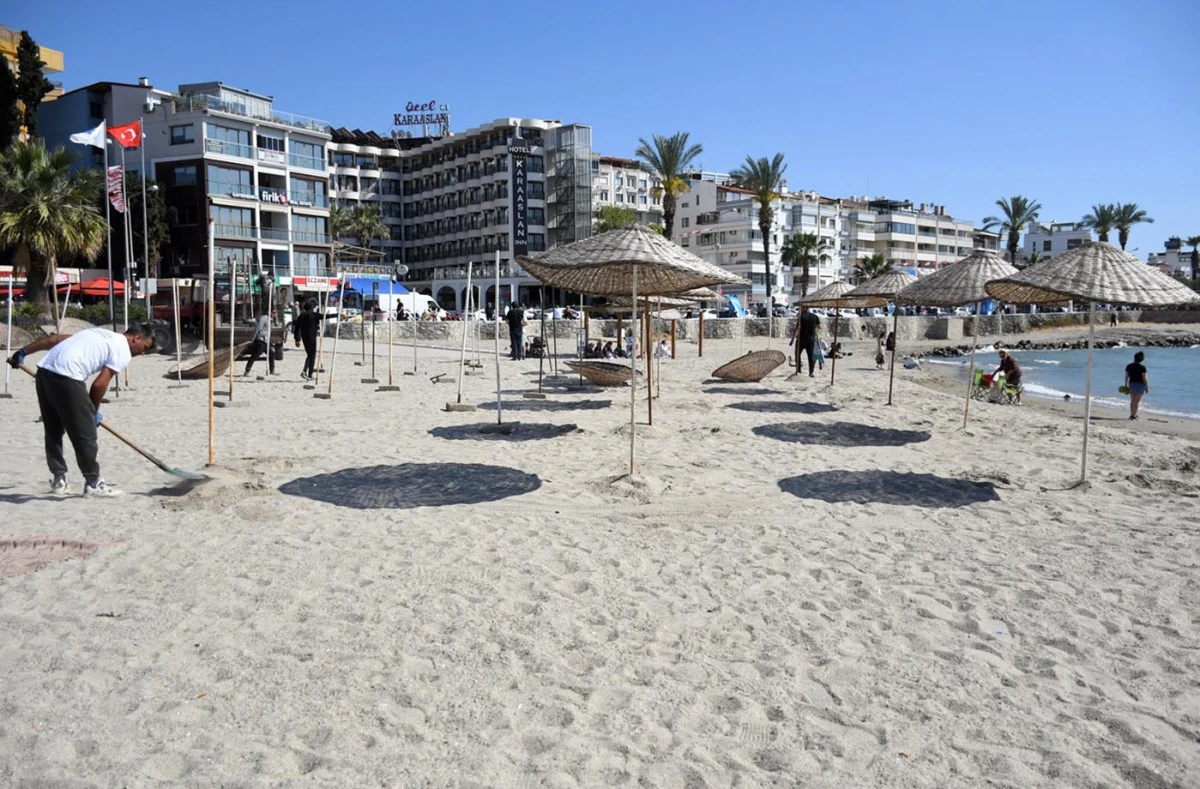 KUŞADASI PLAJLARINDA SEZON HAZIRLIĞI BAŞLADI	