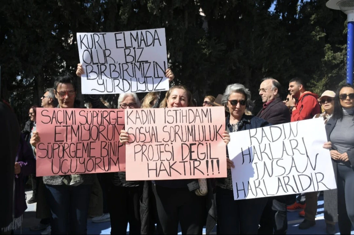 KUŞADASI'NDA 8 MART D&Uuml;NYA KADINLAR G&Uuml;N&Uuml; COŞKUYLA KUTLANDI