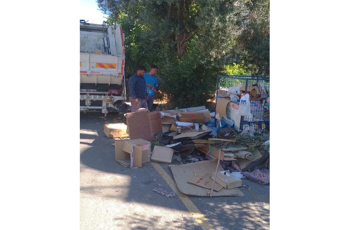 KUŞADASI&rsquo;NDA BAYRAM TATİLİNDE 3 BİN 67 TON &Ccedil;&Ouml;P TOPLANDI