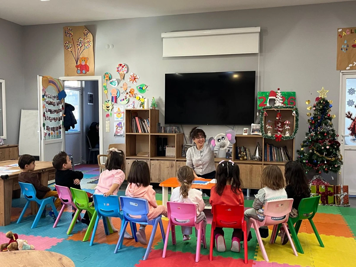 KUŞADASI&rsquo;NDA &Ccedil;OCUKLAR HEM EĞLENİYOR HEM DE BECERİLERİNİ GELİŞTİRİYOR