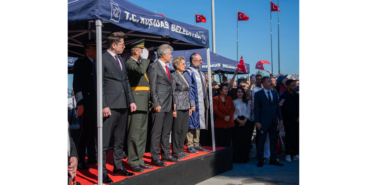 KUŞADASI'NDA CUMHURİYET'İN 102'NCİ YILI BÜYÜK COŞKUYLA KUTLANDI