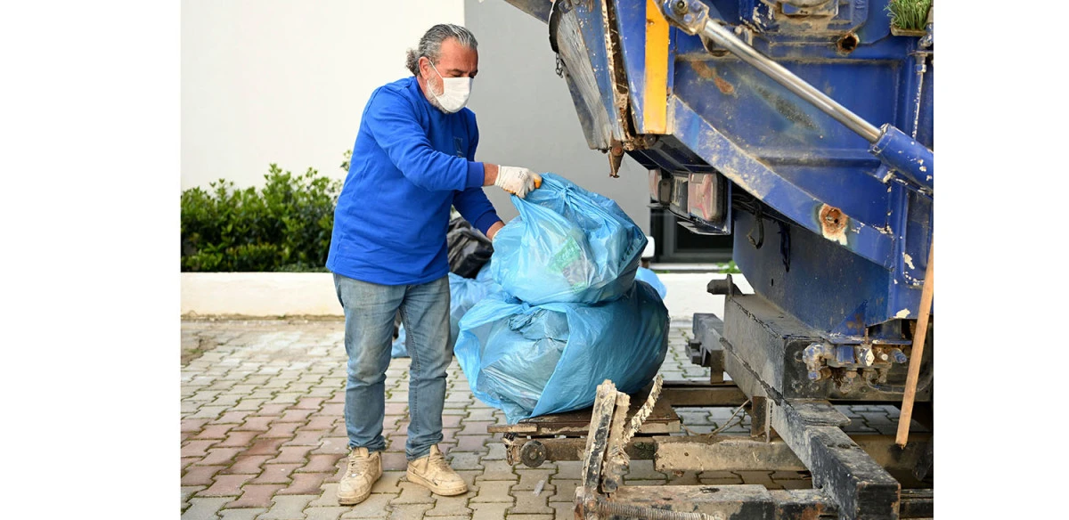KUŞADASI&rsquo;NDA EGE MAHALLESİ&rsquo;NDEN İLK GERİ D&Ouml;N&Uuml;ŞT&Uuml;R&Uuml;LEBİLİR ATIKLAR TOPLANDI