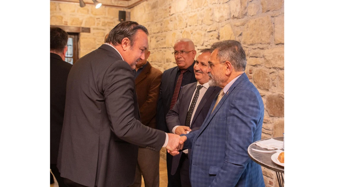 KUŞADASI&rsquo;NDA İL&Ccedil;E PROTOKOL&Uuml; VATANDAŞLARLA BAYRAMLAŞTI