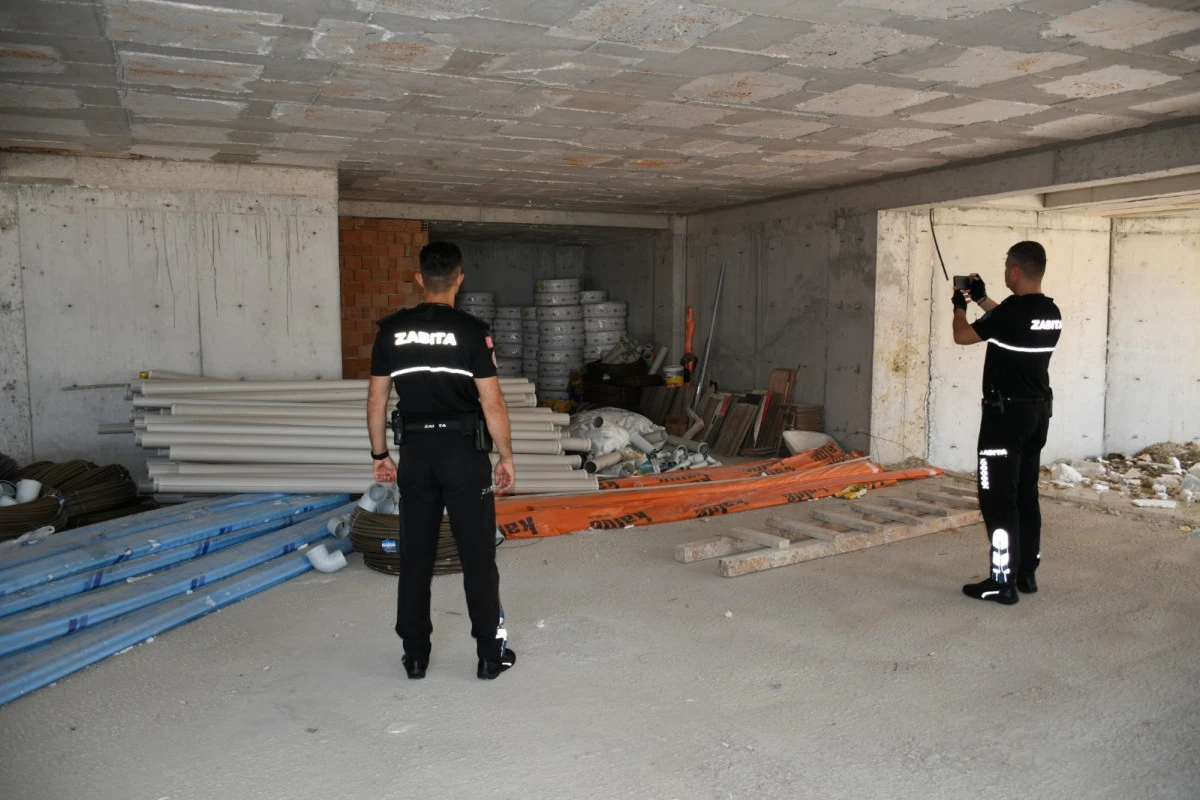KUŞADASI&rsquo;NDA İNŞAAT YASAKLARINA UYMAYAN FİRMALARA CEZA YAĞDI
