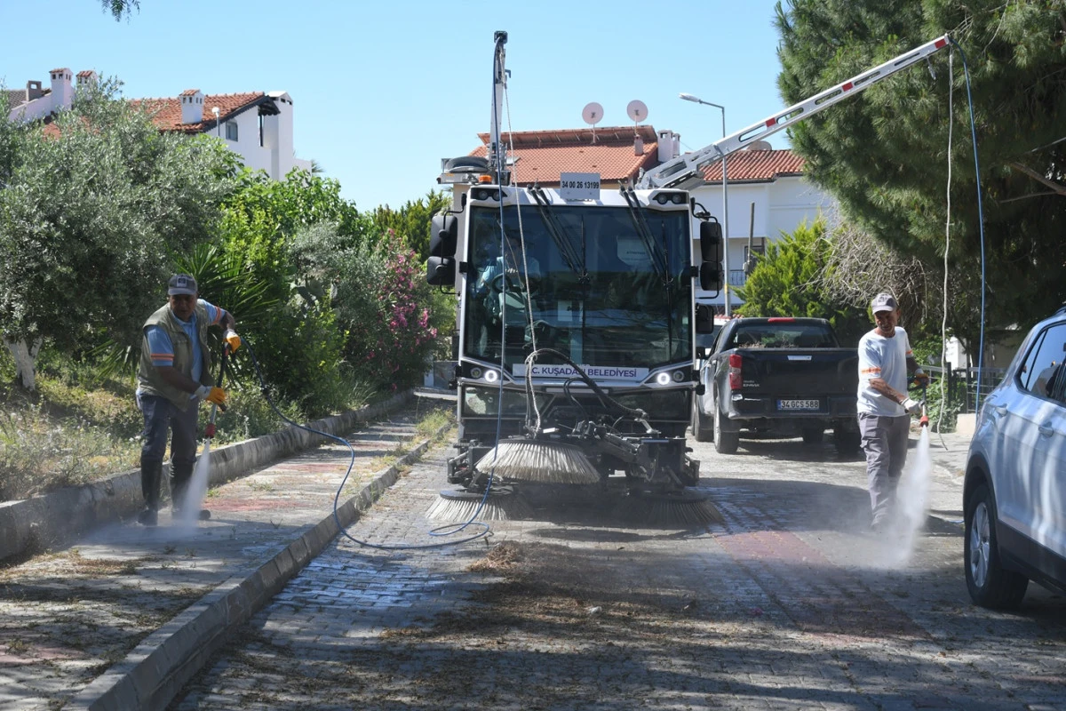 KUŞADASI'NDA TEMİZLİKTE YENİ D&Ouml;NEM: &ldquo;K&Uuml;&Ccedil;&Uuml;K DEV&rdquo; BUCHER G&Ouml;REVE BAŞLADI