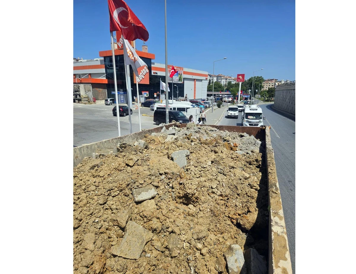 KUŞADASI&rsquo;NDA UYGUNSUZ HAFRİYAT KAMYONLARINA CEZA
