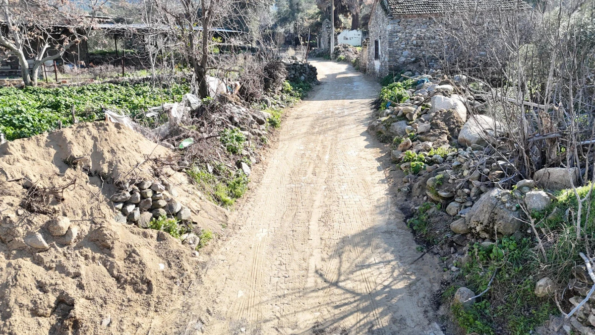 Nazilli Belediyesi&rsquo;nden Pirlibey&rsquo;de 4 ayrı yol &ccedil;alışması