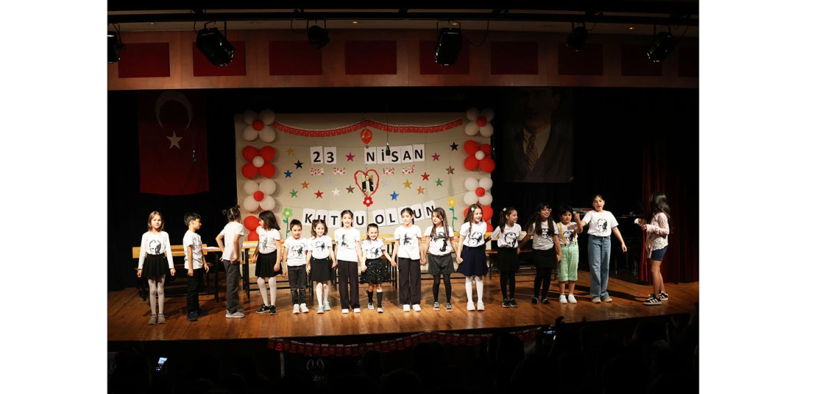 NAZİLLİ&rsquo;DE SAHNE MİNİK OYUNCULARIN OLDU