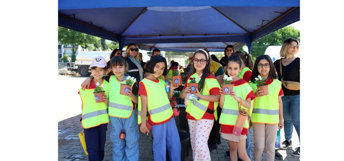 ÖĞRENCİLER BAŞKAN ÇERÇİOĞLU İLE DOĞA SEVGİSİNİ ÖĞRENİYOR