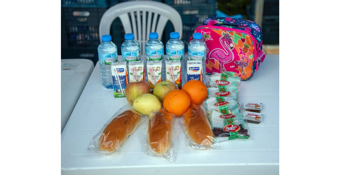 &Ouml;ĞRENCİLERE İKİNCİ D&Ouml;NEMİN İLK BESLENME &Ccedil;ANTALARI ULAŞTIRILDI