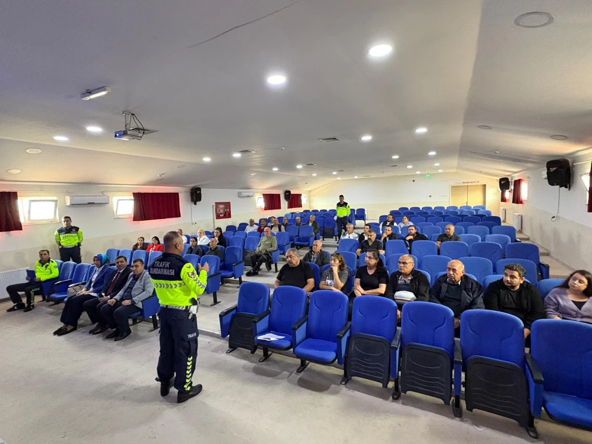 Okul Servisleri Şoför ve Rehber Personellerine Bilgilendirme Toplantısı Yapıldı