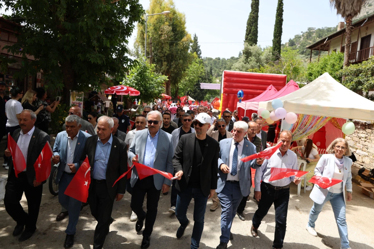 Priene&rsquo;nin Antik Sahnesinde Alexandra Gravas B&uuml;y&uuml;s&uuml;