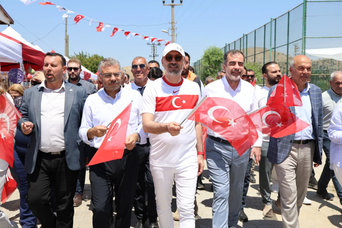 Ser&ccedil;in'de Yılan Balığı Festivali Coşkusu Başladı