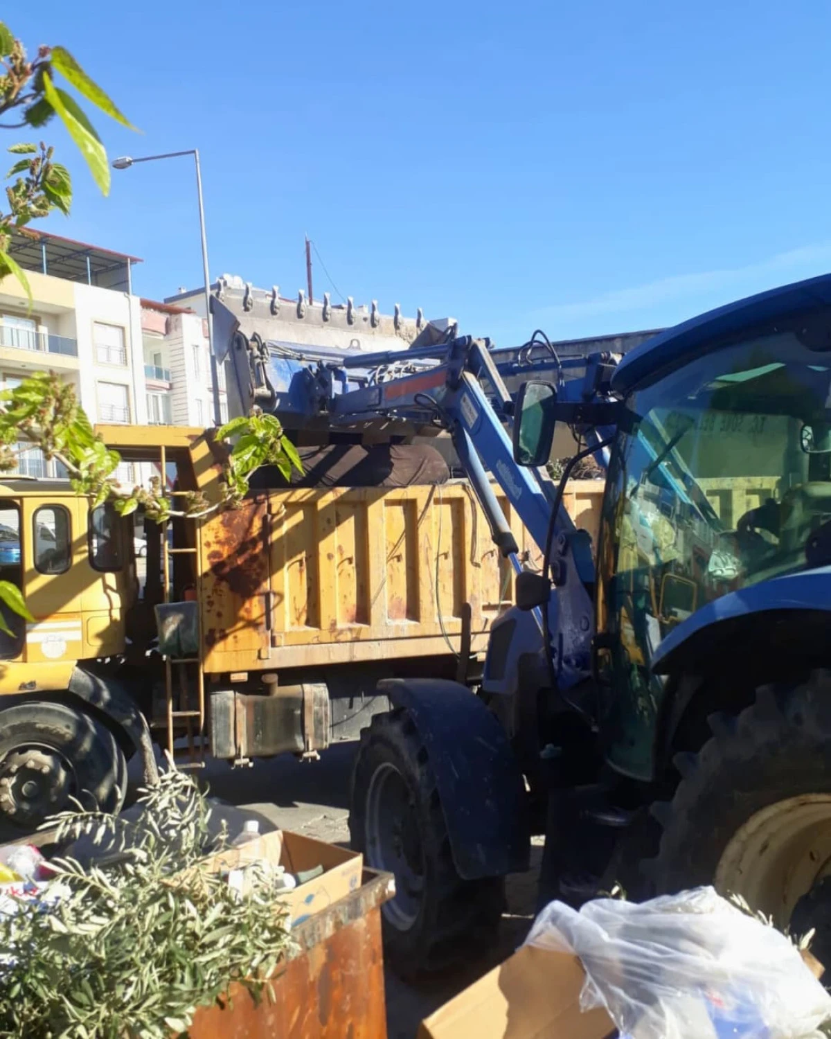S&ouml;ke Belediyesi&rsquo;nden Sanayi Sitesinde Pazar Mesaisi