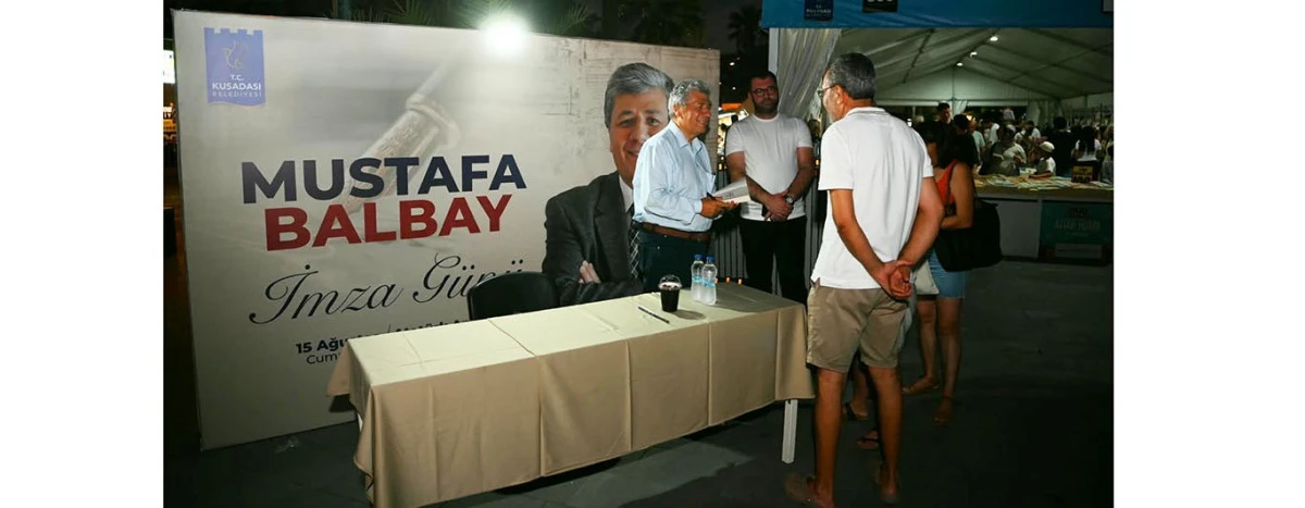 USTA GAZETECİ VE YAZAR MUSTAFA BALBAY KUŞADASI&rsquo;NDA SEVENLERİYLE BULUŞTU